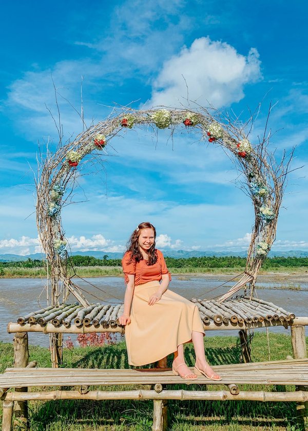 What are the best ways to style a midi skirt?